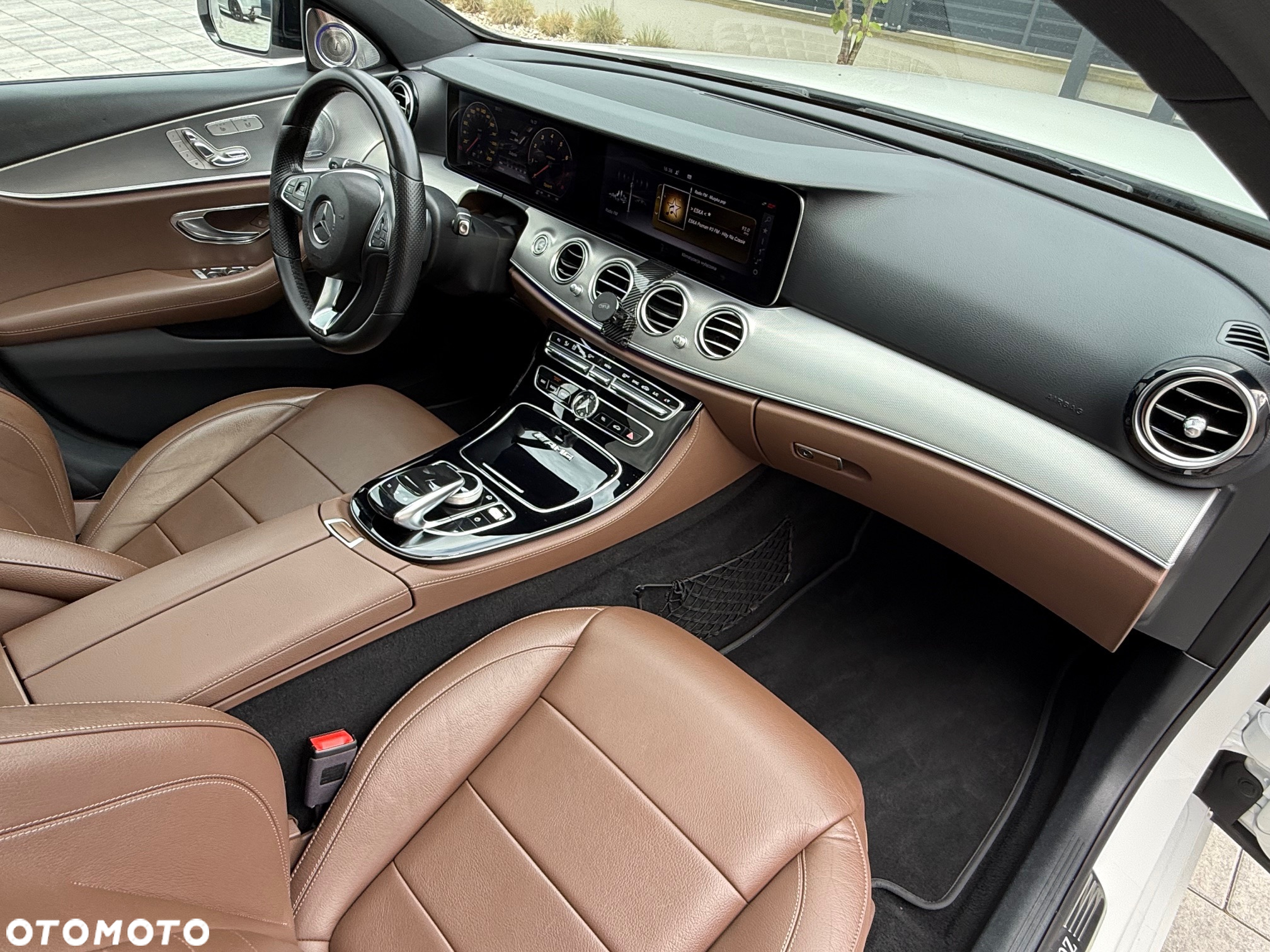 Mercedes-Benz Klasa E 400 4-Matic 9G-TRONIC - 36
