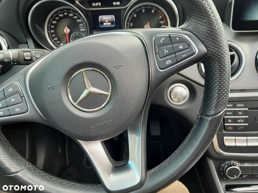 Mercedes-Benz GLA 220 4-Matic Urban - 15