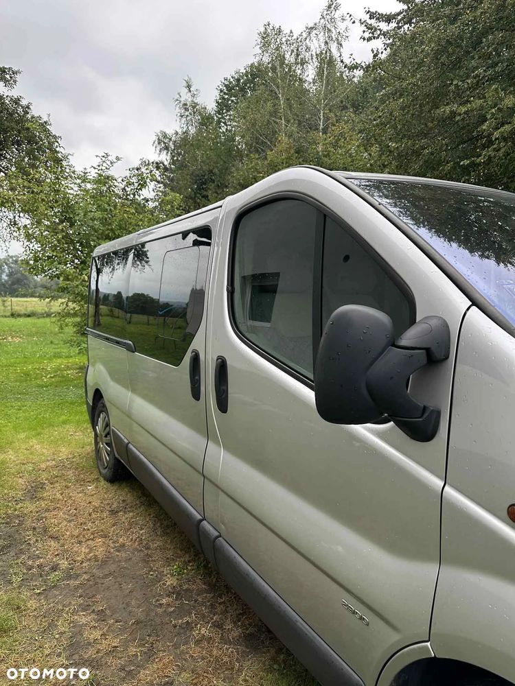 Opel Vivaro 2.5 CDTI L2H1 - 11