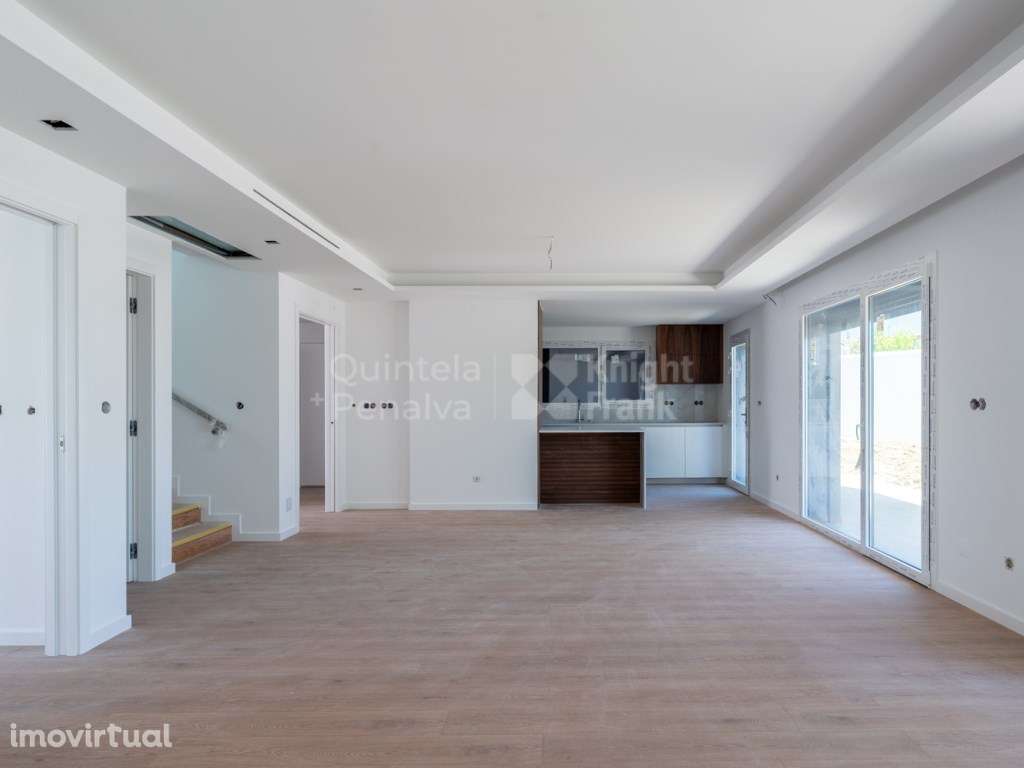 Moradia T4 com jardim e piscina em Manique - Grande imagem: 2/32