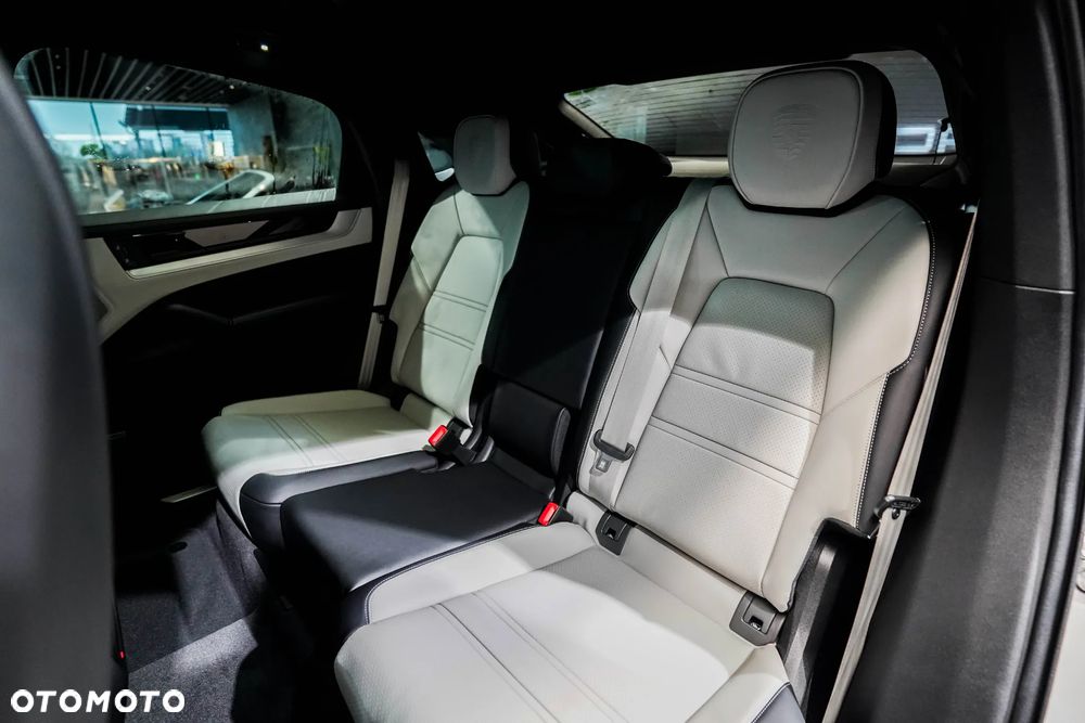 Porsche Cayenne S E-Hybrid PHEV Black Edition - 13