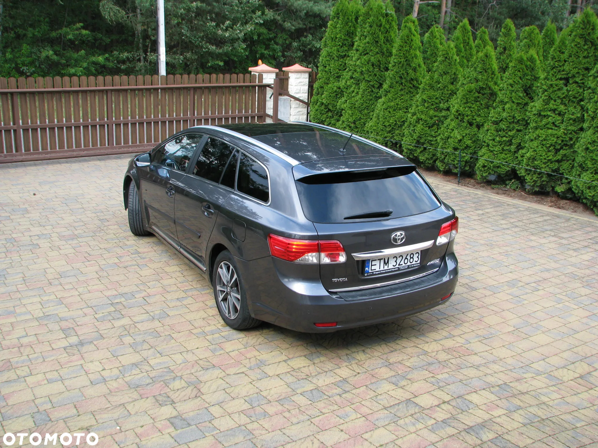 Toyota Avensis Combi 2.0 D-4D Executive - 9