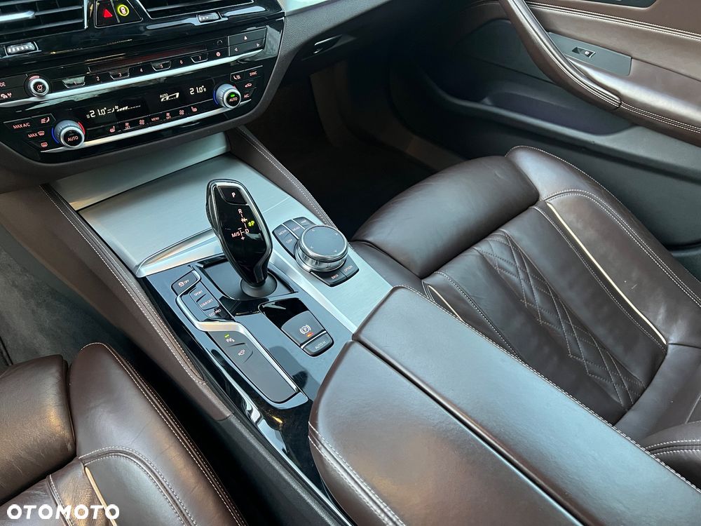 BMW Seria 5 520d Luxury Line - 11
