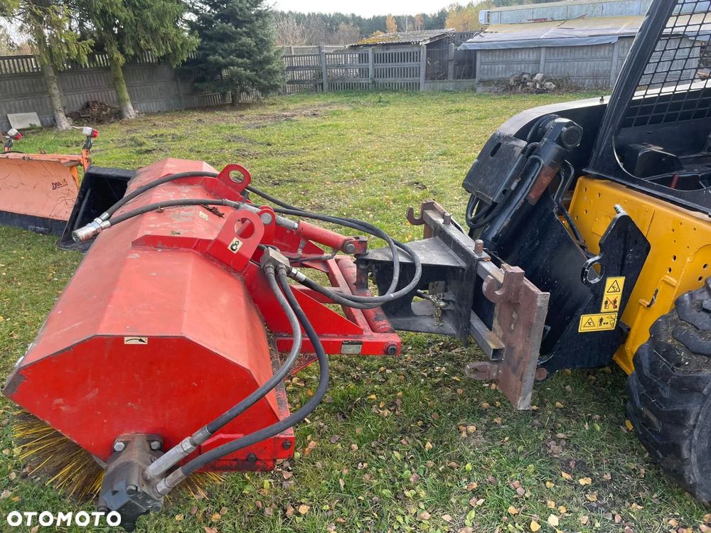 Bobcat ROBOT 94 konie + zamiatarka i pług - 12