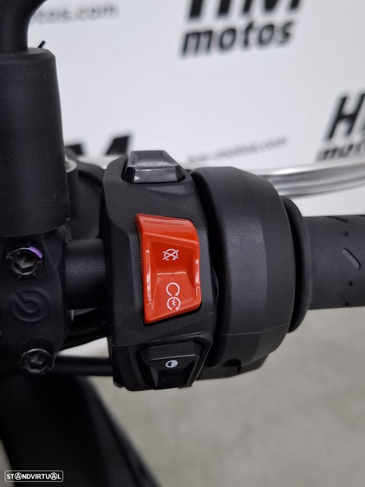 Aprilia Tuono V4 FACTORY - 8