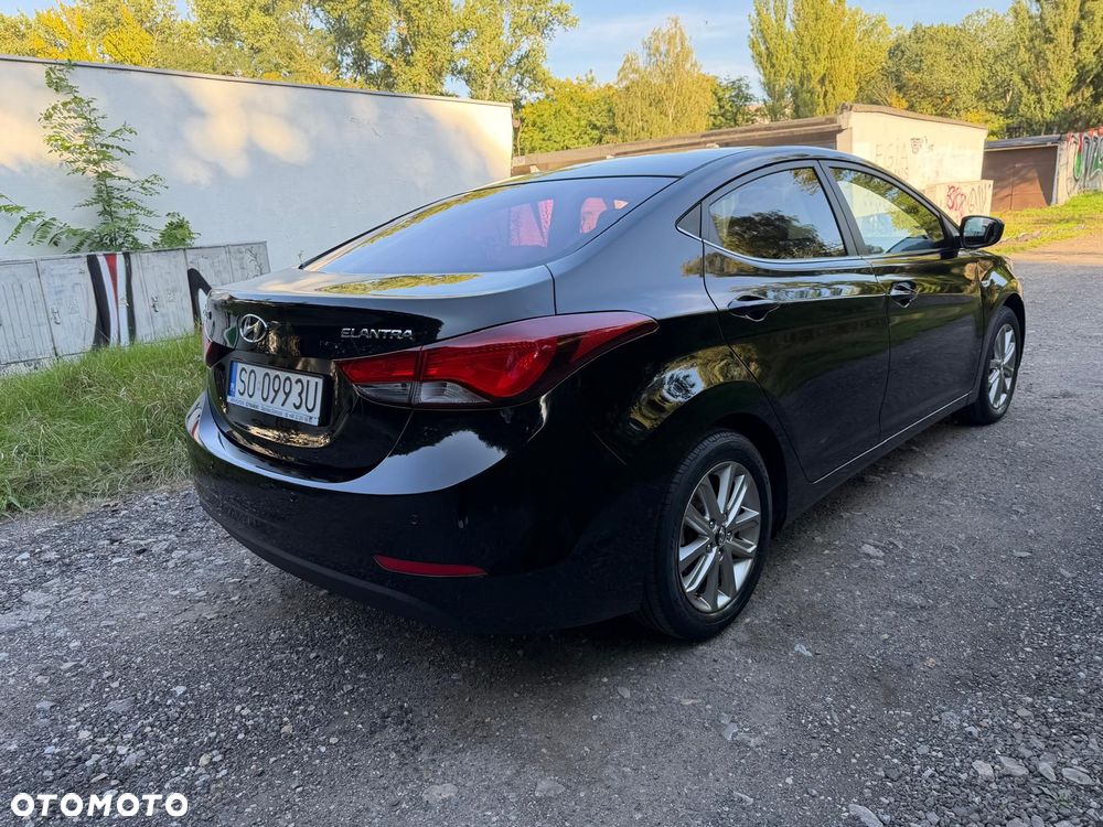 Hyundai Elantra 1.6 Comfort - 10