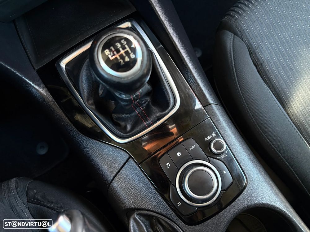 Mazda 3 Hatchback 1.5 Sky-D Evolve HS - 19