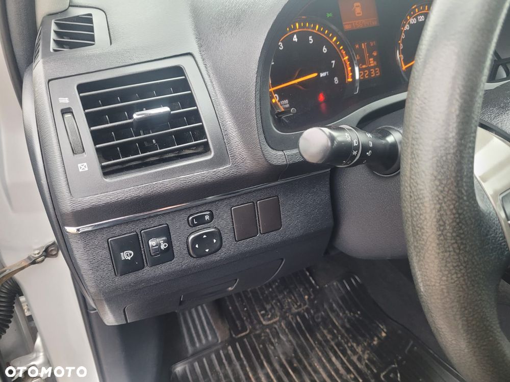 Toyota Avensis 1.8 Comfort - 19