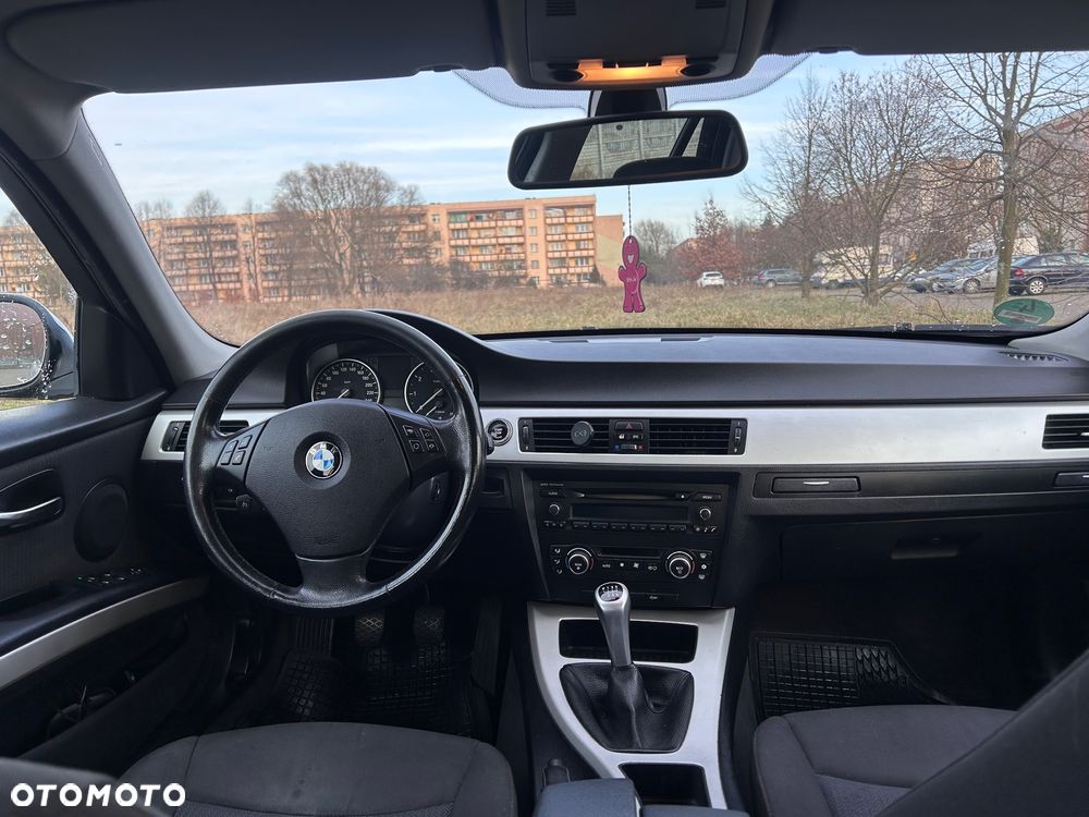 BMW Seria 3 318i - 9