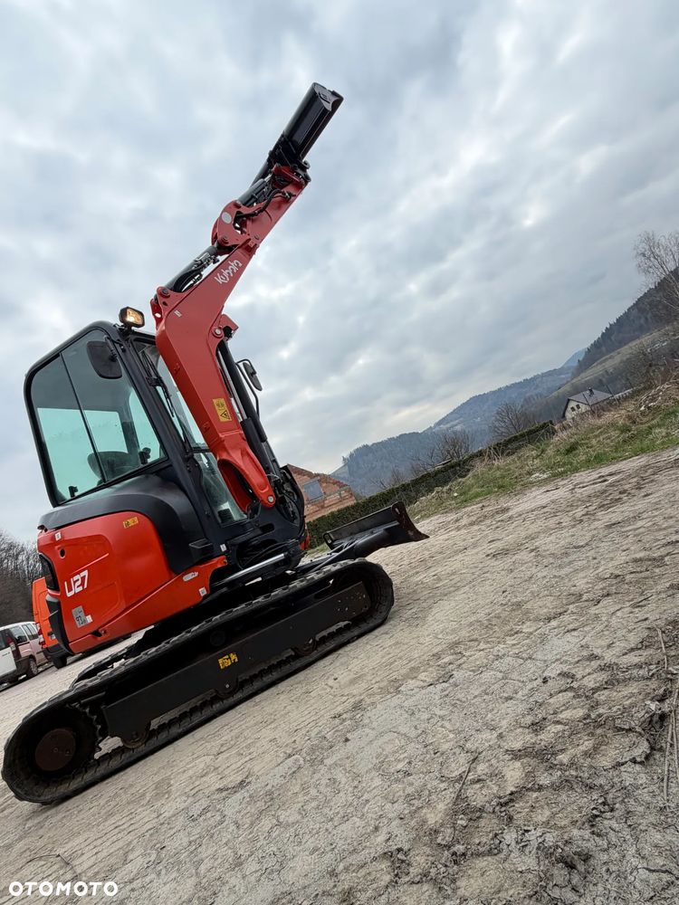 Kubota U27 Minikoparka koparka gąsienicowa 2.8 tony. jak Nówka sztuka z salonu! 2017 rok. 2200mtg. Przywieziona z Gospodarstwa Norweskiego! Zadbana Maszyna ani deka luzów i wycieków. Aktualna Dekra dokumentacja BMWT! Szybkozłącze Hydrauliczne. Szybka wolna jazda.Zamki na tłokach. Wersja Norweska!! OKAZJA - 29