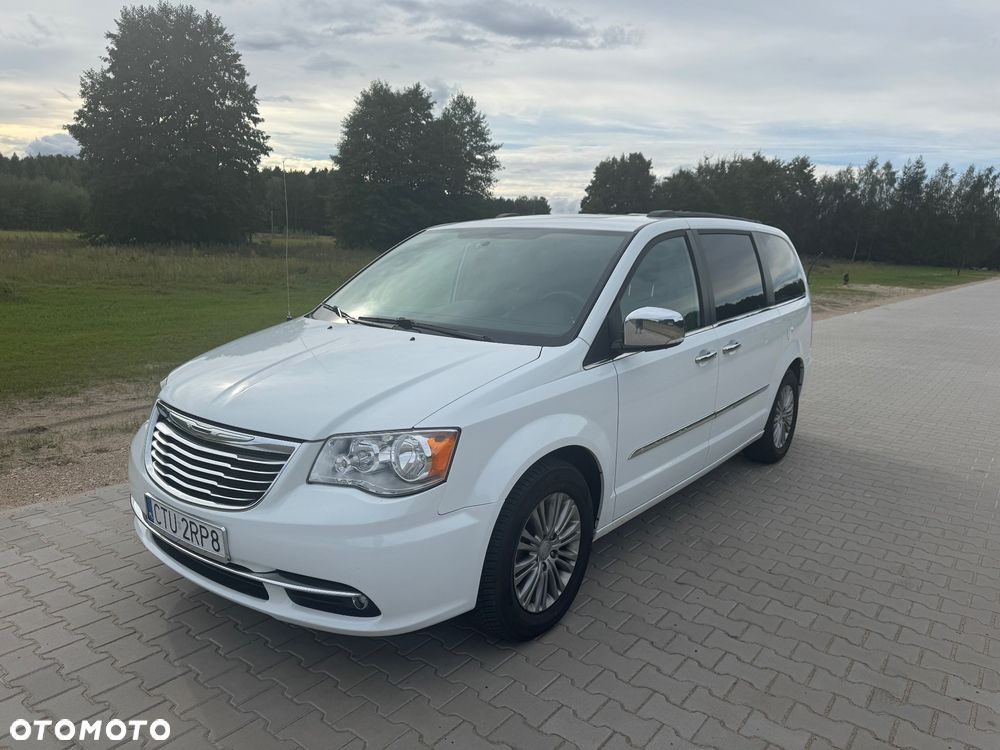 Chrysler Town & Country - 1