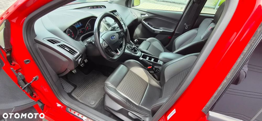 Ford Focus 2.0 EcoBoost ST mit Leder-Exclusiv-Paket - 28