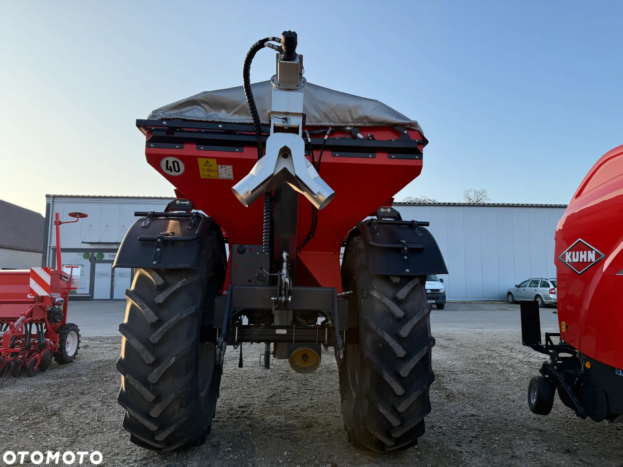 Kuhn Rozsiewacz przyczepa KUHN RAUCH TWS 85.1 - 2