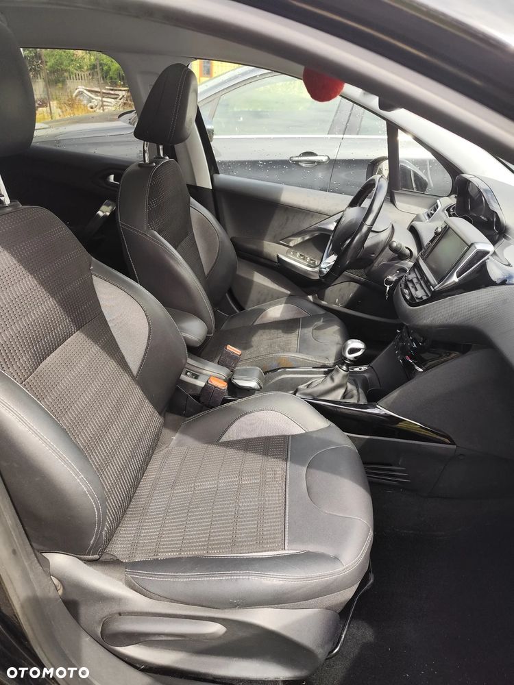 Peugeot 2008 1.2 Pure Tech GPF Allure S&S - 9