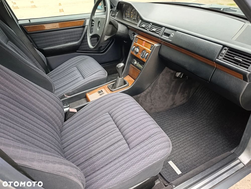 Mercedes-Benz Klasa E - 31