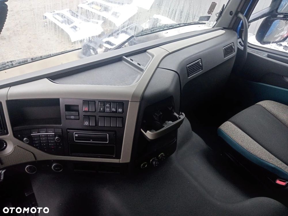 VOLVO FM4 / NISKA Z ŁÓŻKIEM / KABINA EURO 6 KOMPLETNA / AUTOMAT - 9