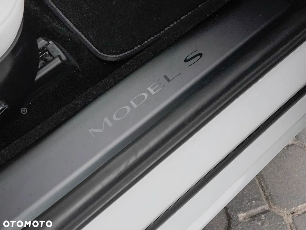 Tesla Model S - 24