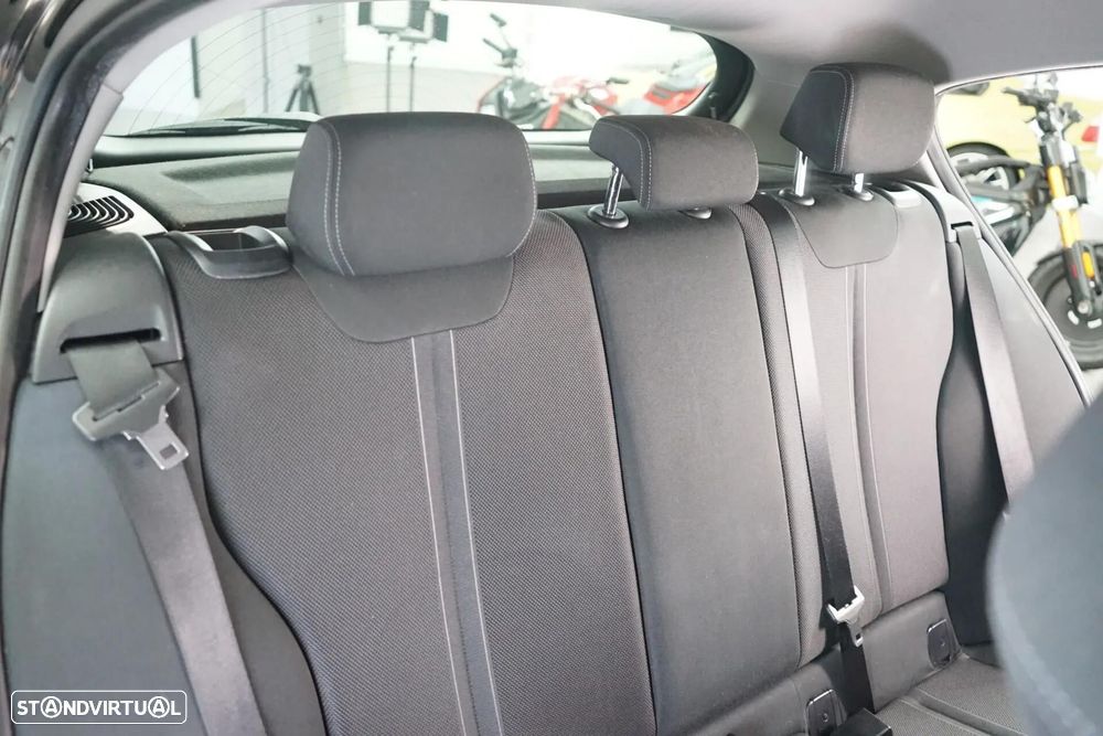BMW 116 d Line Luxury Auto - 39