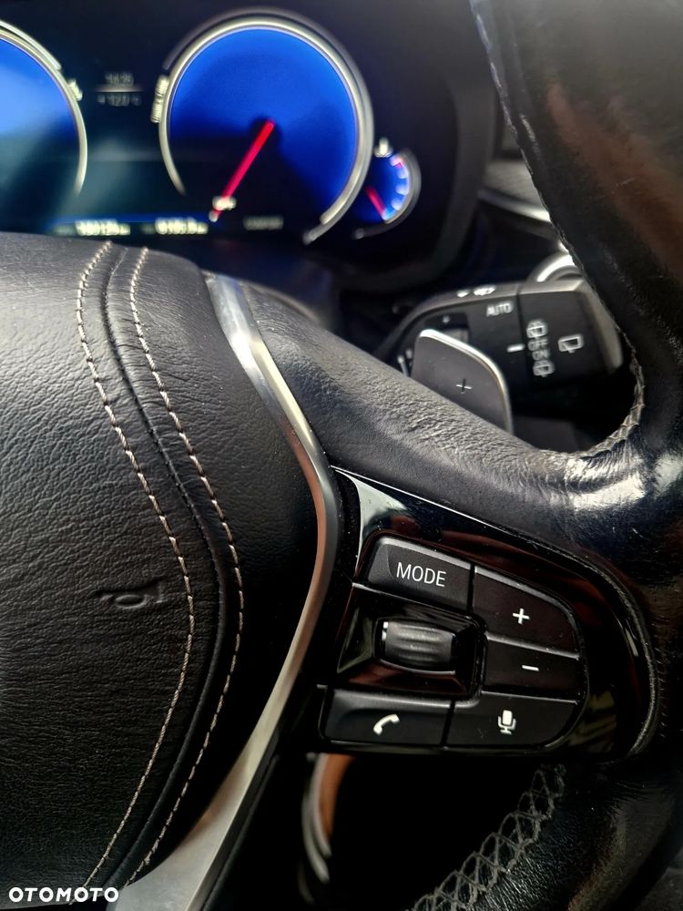 BMW Seria 5 520d xDrive - 14