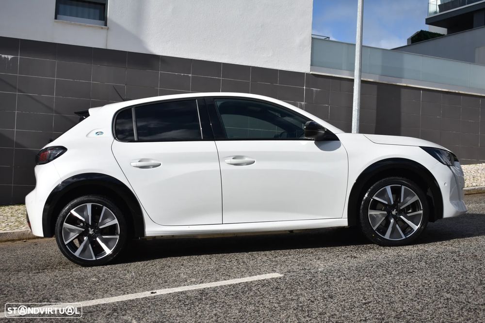 Peugeot e-208 GT - 13