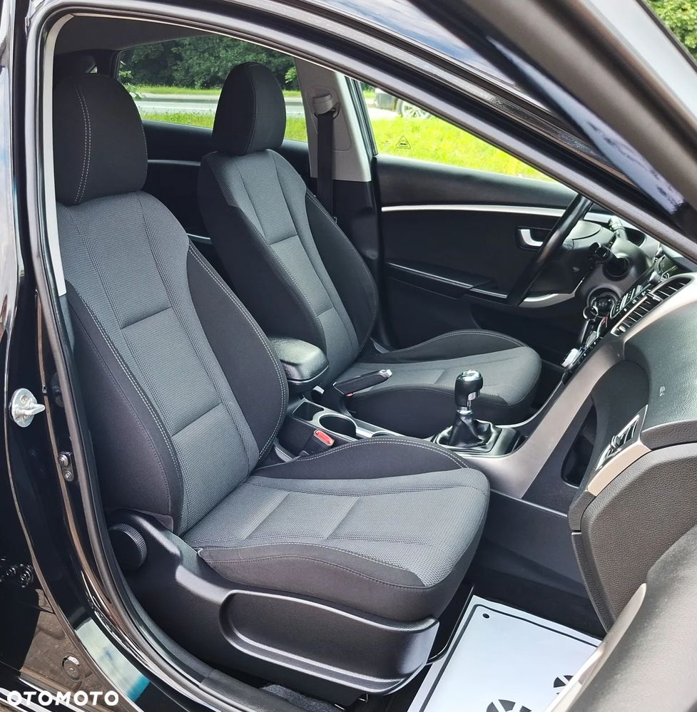 Hyundai i30 blue 1.6 CRDi Style - 24