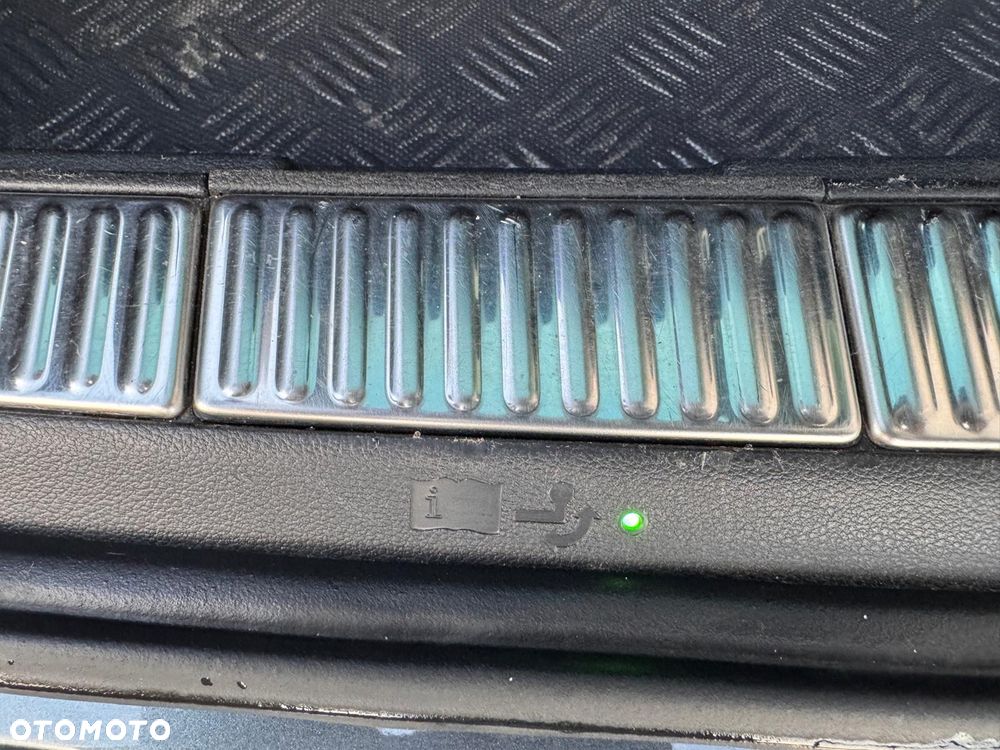 Skoda Superb 2.0 TDI DSG Premium Edition - 28