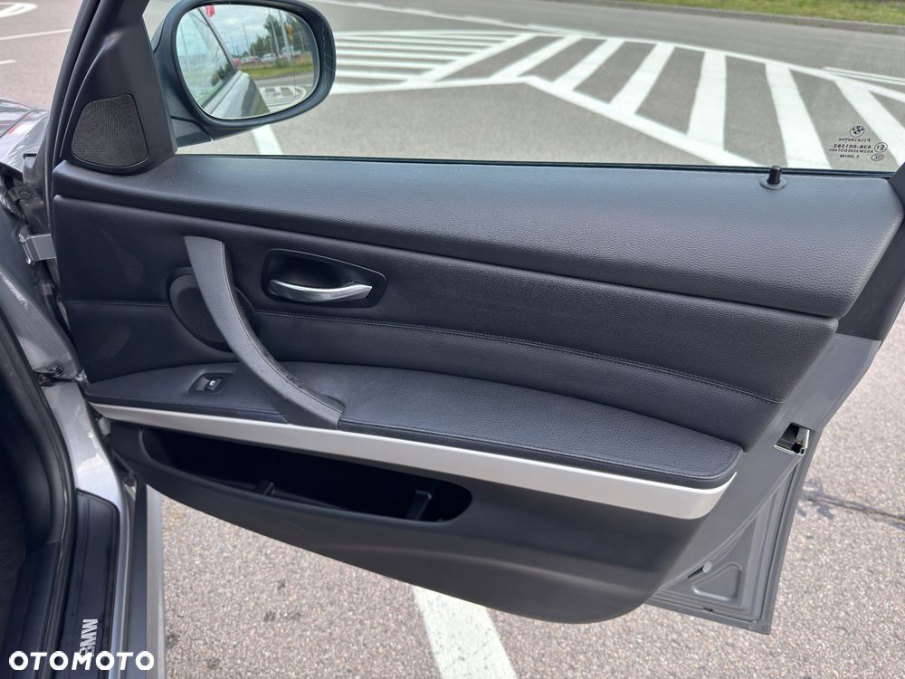 BMW Seria 3 320d - 25