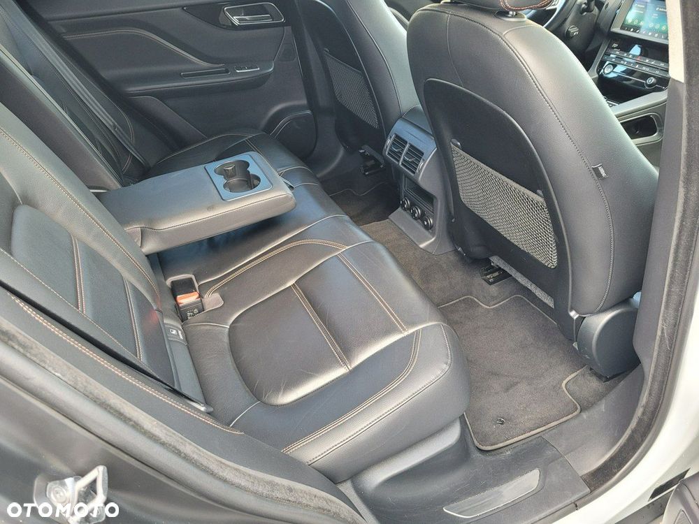 Jaguar F-Pace - 23