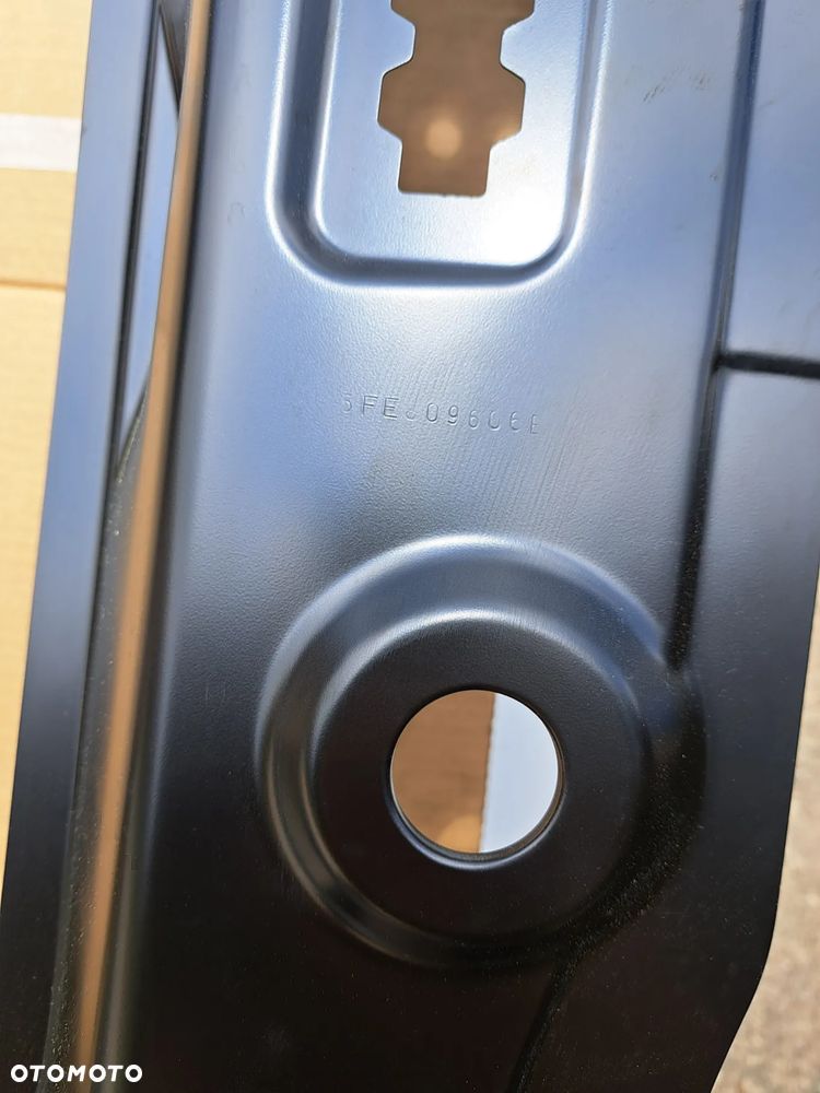 Próg Słupek A B prawy SEAT Cupra León IV KL Kombi 5FE809606B Rama Poszycie Prawe Słupek A B Seat Cupra Leon IV 4 KL Kombi Avant - 5