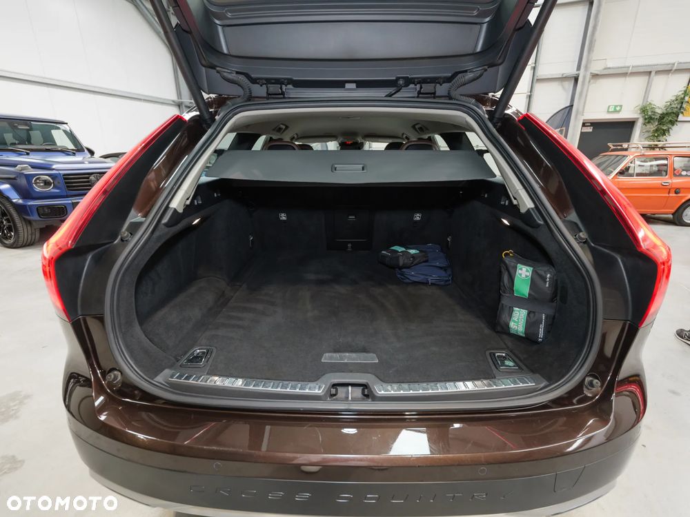Volvo V90 Cross Country D4 AWD Pro - 38