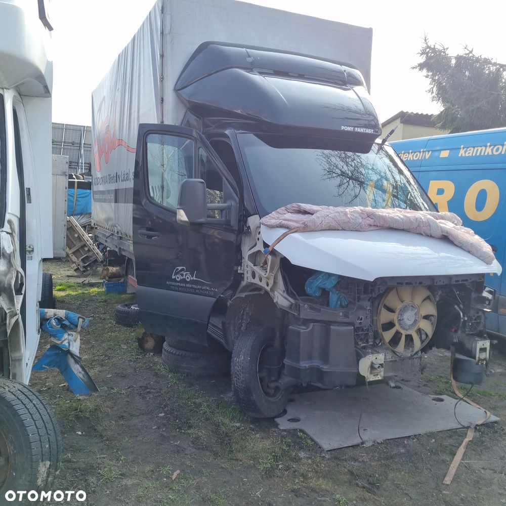 Rama  buda karoseria Mercedes sprinter 907 witam mam do sprzedania gołą ramę budę od sprintera 907 na pojedynczym kole - 2