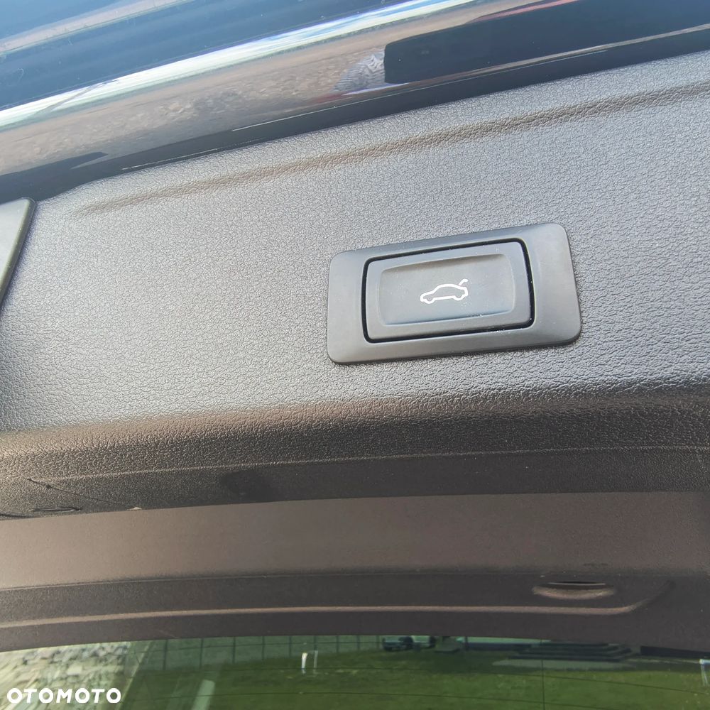 Audi A4 Avant 2.0 TDI Design - 12