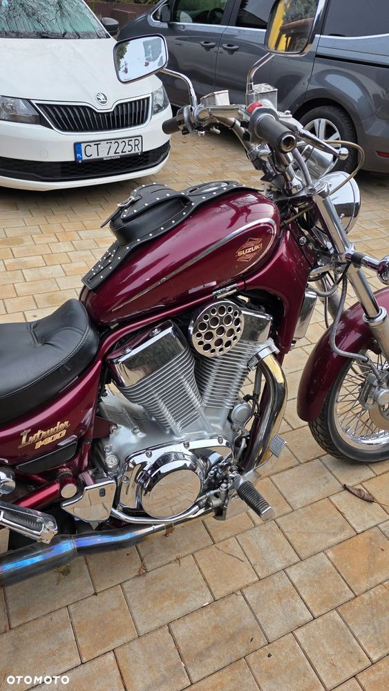 Suzuki Intruder - 8