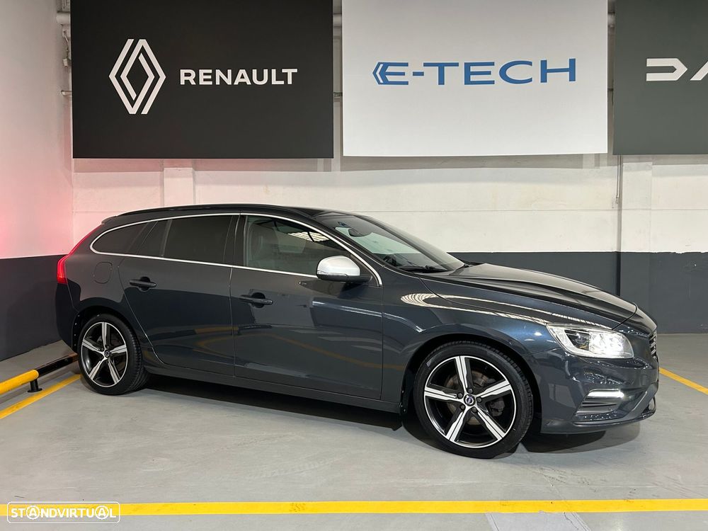 Volvo V60 2.0 D3 R-Design - 1