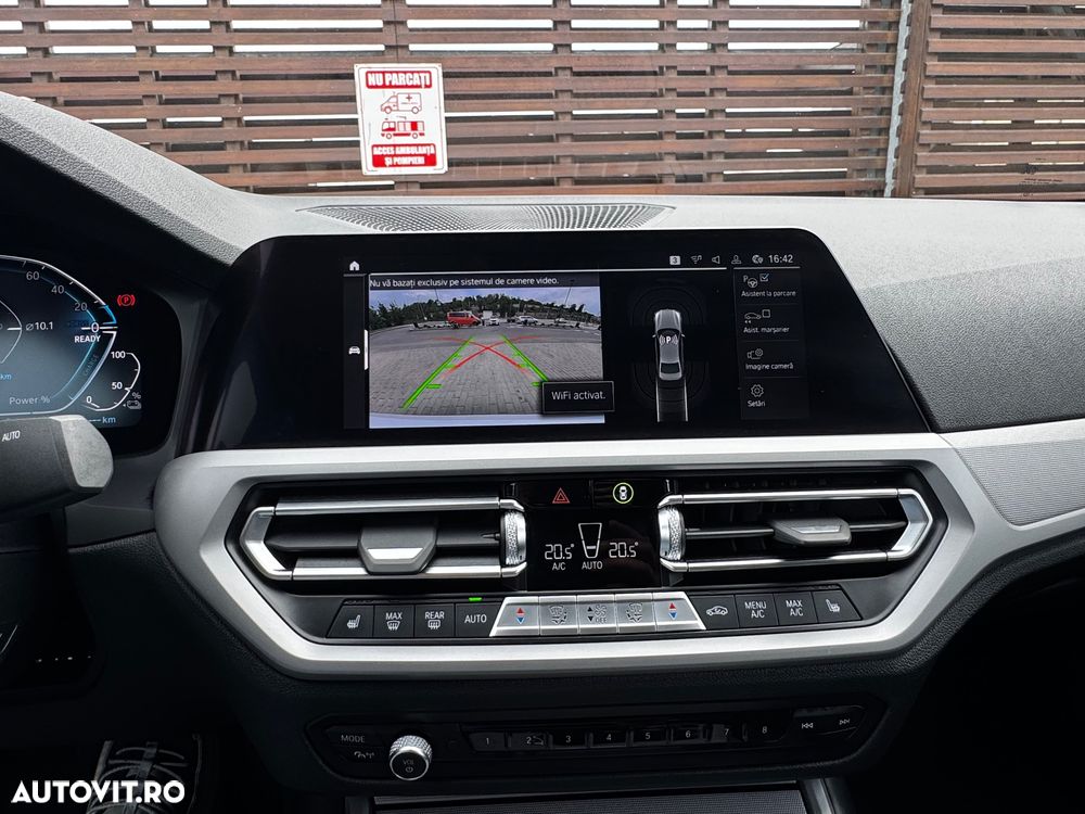 BMW Seria 3 330e Aut. Luxury Line - 30