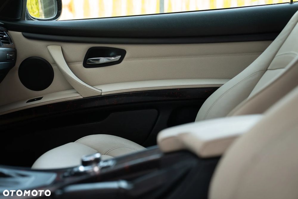BMW Seria 3 335i - 27