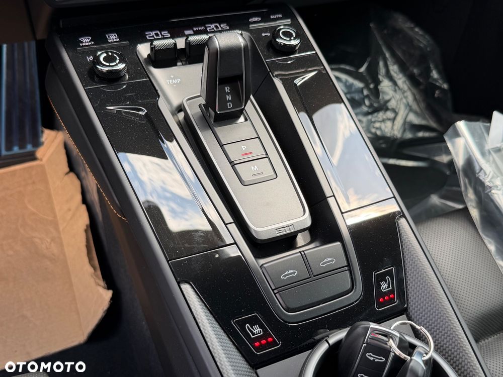 Porsche 911 Targa 4 GTS PDK - 27