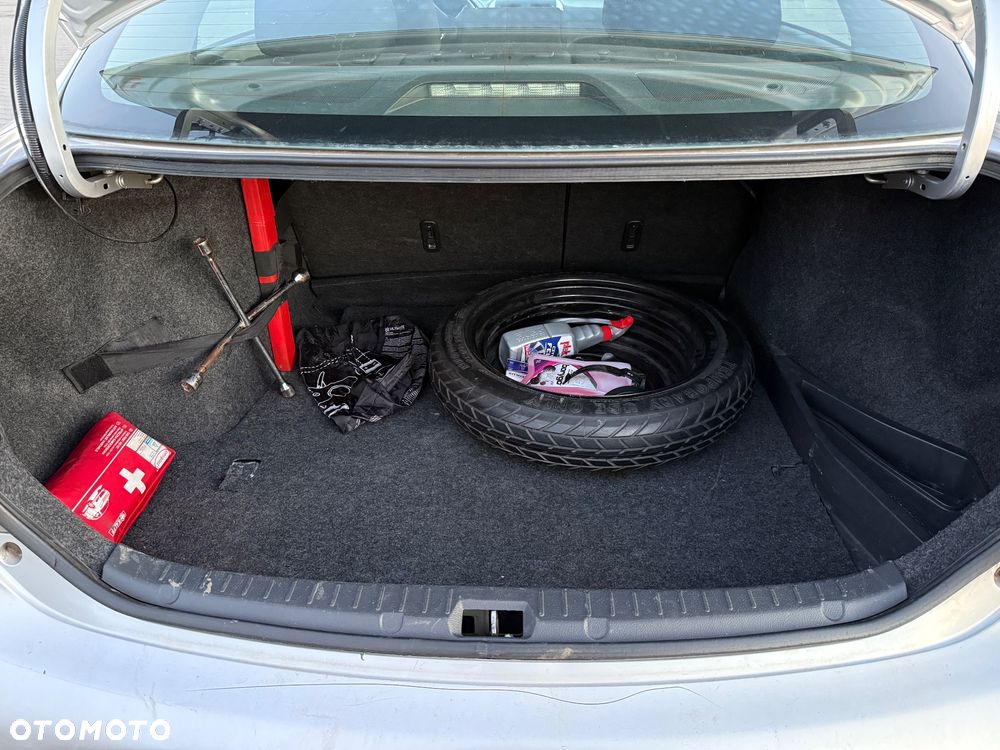 Toyota Corolla 1.4 VVT-i Luna - 23