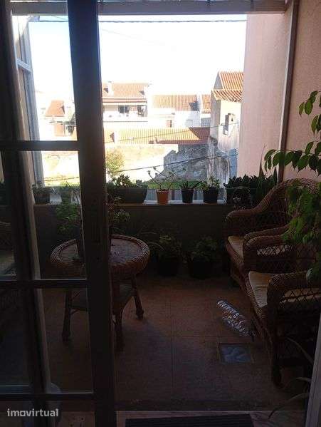 Moradia T4 geminada com garagem e quintal - Grande imagem: 2/12