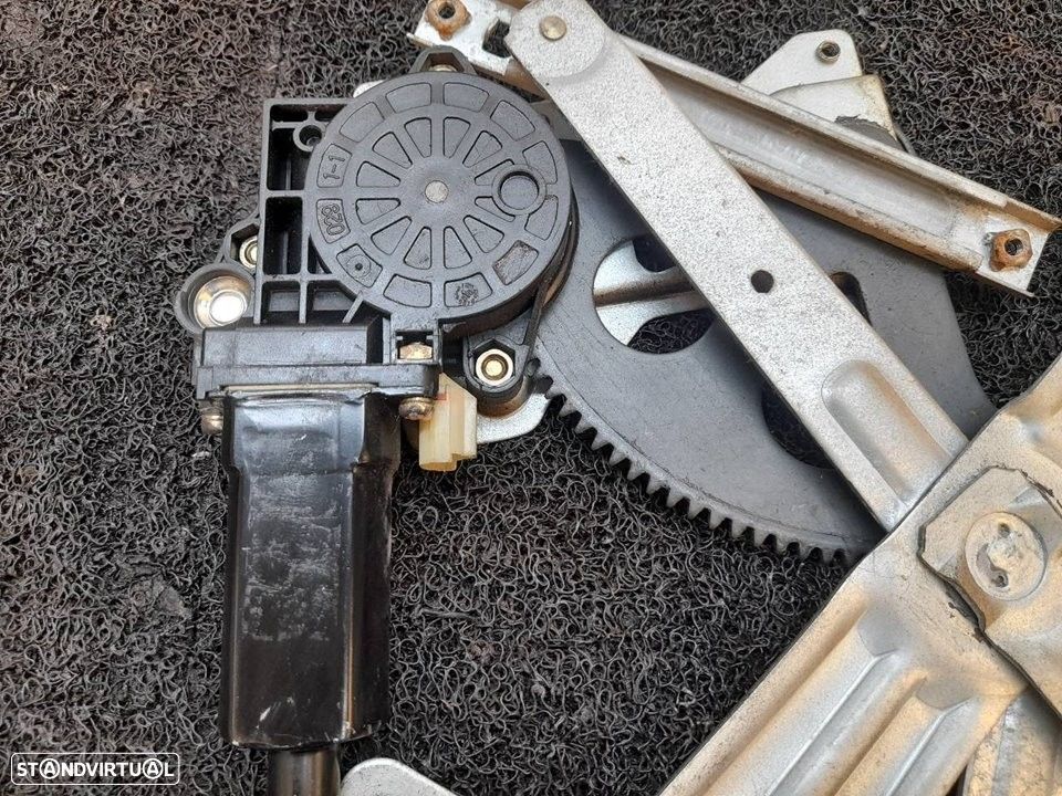 ELEVADOR DE VIDRO FRONTAL DIREITO MITSUBISHI GALLOPER 2000 - - 3