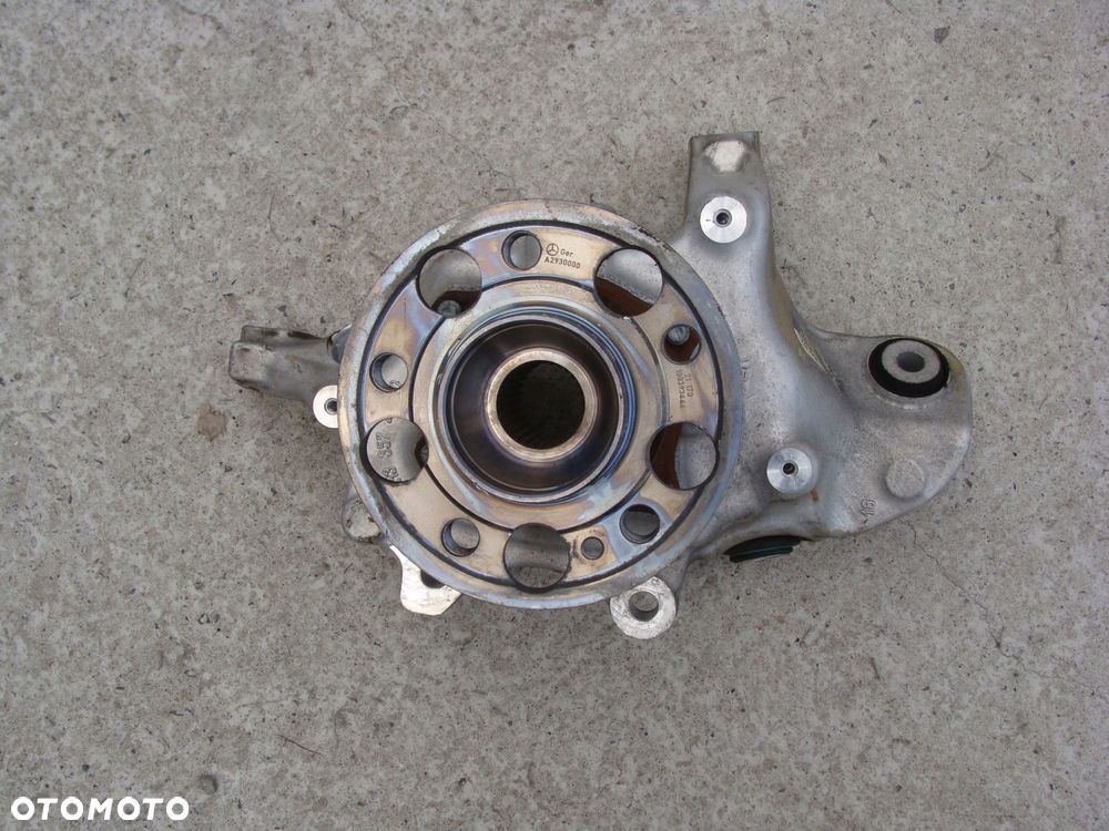 zwrotnica piasta tył prawy mercedes e-klasa w213 a2133572600 - 1