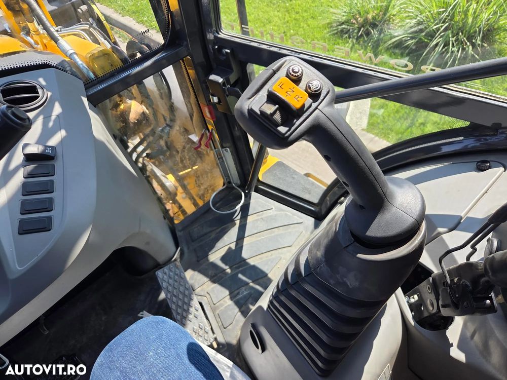 New Holland EX DEMO, 184h, B100D, FULL OPTION, 120CP, cutie automata POWERSHIFT, brat excavare extensibil cu inst picon pe el, MICHELIN, cupa multifunctionala 4x1, FURCI, Aer cond, Certificat CE, posibilitate leasing 4 ani-PROMOTIE 75.900 EUR+Tva - 29