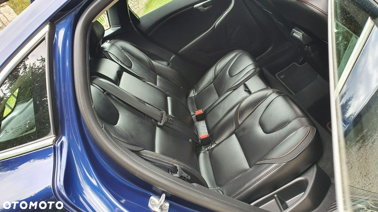 Volvo V40 D2 Drive-E Ocean Race - 11