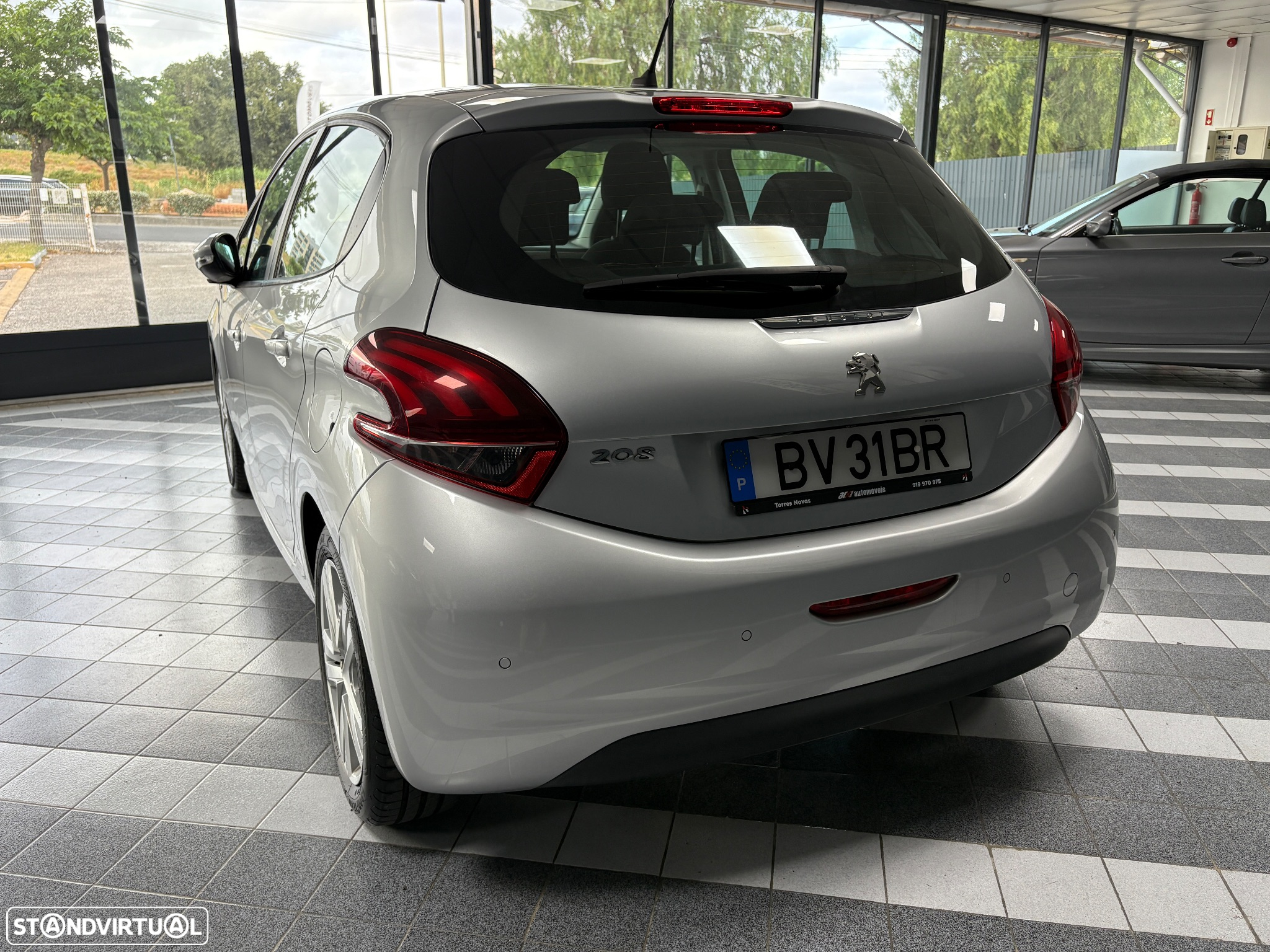 Peugeot 208 1.2 PureTech Signature - 9