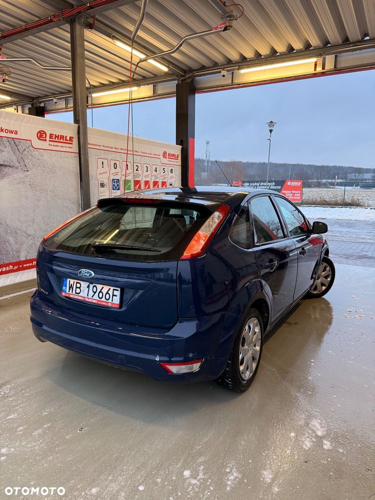 Ford Focus 2.0 Ghia - 8