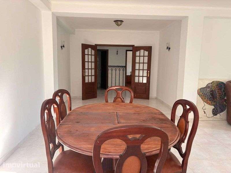 Moradia T2 com quintal a 10 min a pé da Praia de São Bernardino. - Grande imagem: 2/12