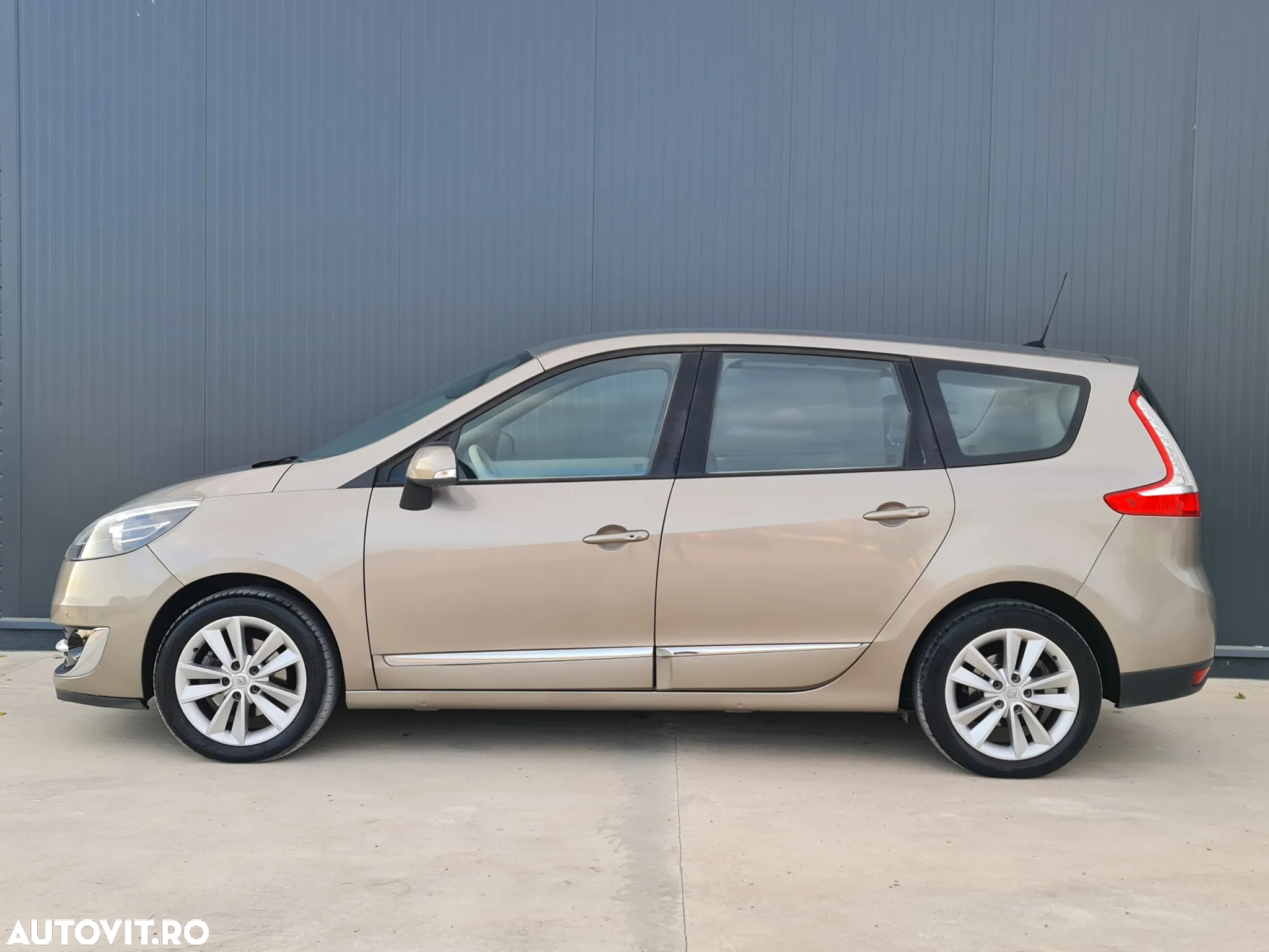Renault Grand Scenic 1.6 dCi Energy Privilege - 9
