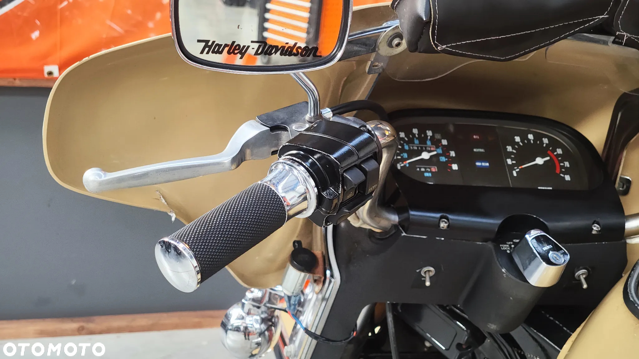 Harley-Davidson FLH Electra Glide - 15