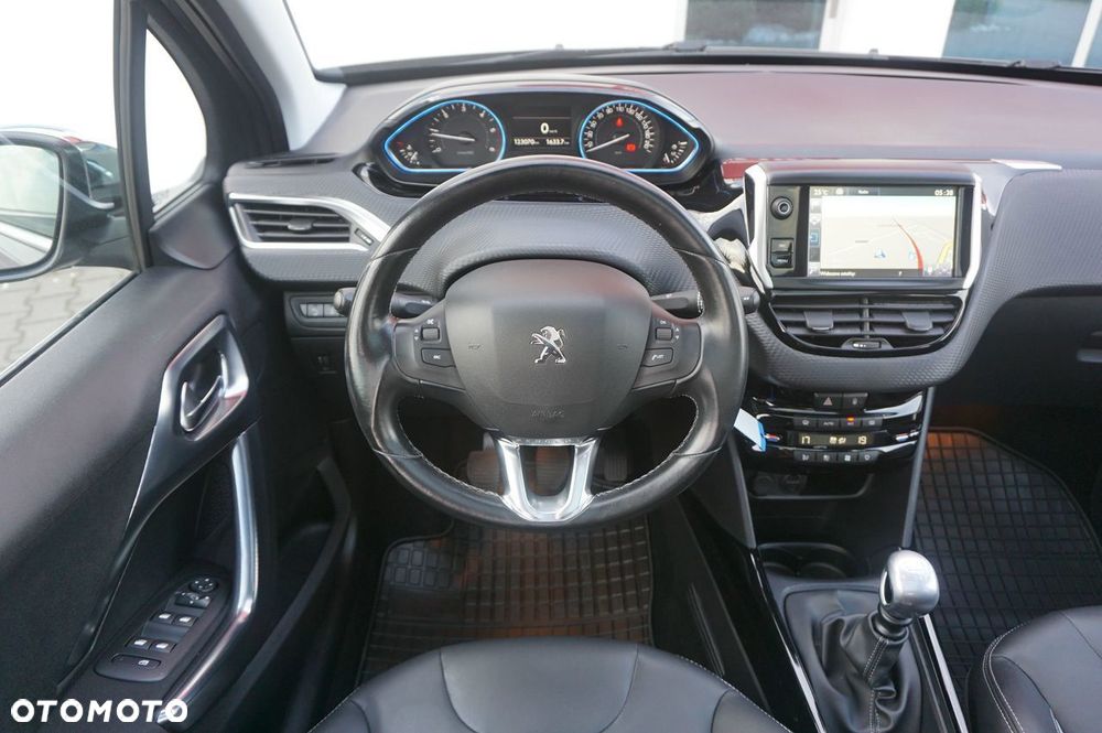 Peugeot 2008 1.6 BlueHDi Allure S&S - 31