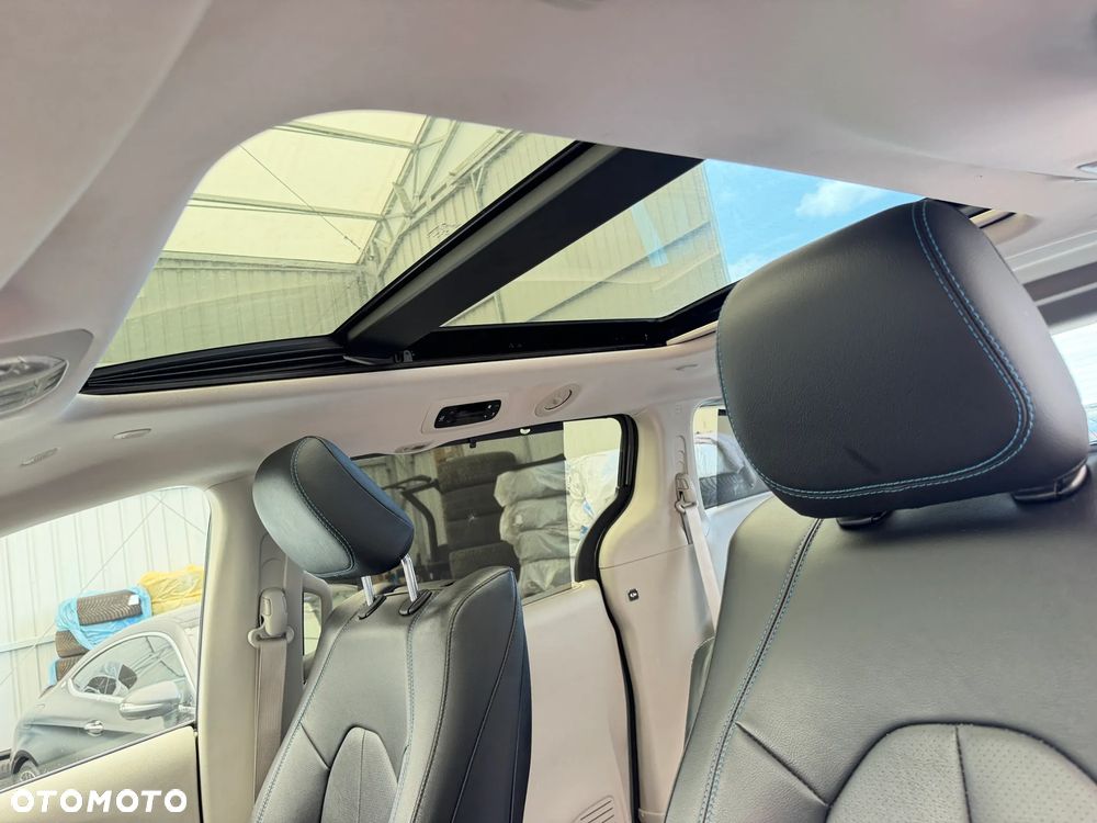 Chrysler Pacifica - 11